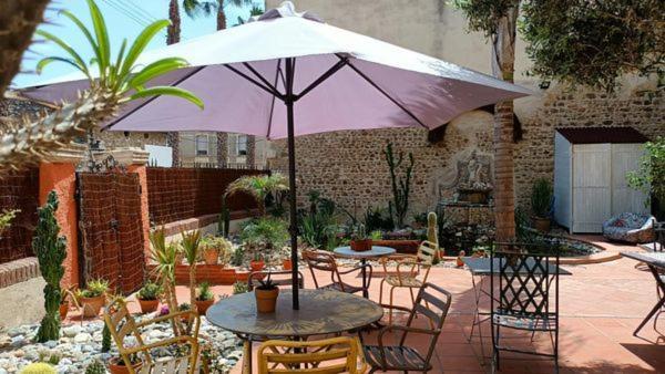 Hotel El Castell Embruixat Saint-Hippolyte  Esterno foto