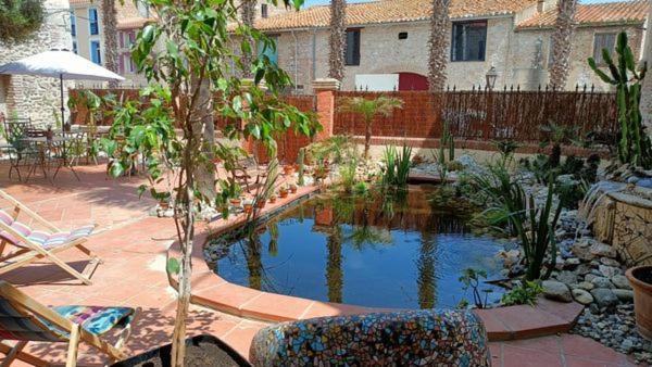 Hotel El Castell Embruixat Saint-Hippolyte  Esterno foto