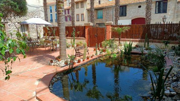 Hotel El Castell Embruixat Saint-Hippolyte  Esterno foto
