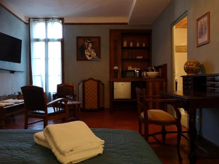 Hotel El Castell Embruixat Saint-Hippolyte  Esterno foto